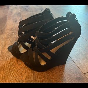 Steve Madden Xpert Strappy Wedge Size 8